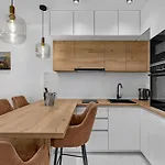 Luxury Nikolina With Garage Apartament