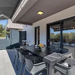 Apartament Luxury Nikolina With Garage Tučepi