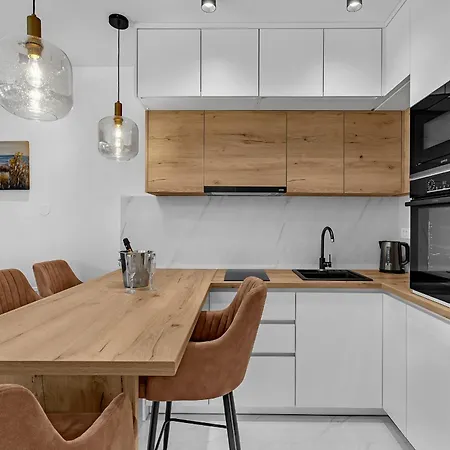 Luxury Nikolina With Garage Apartment