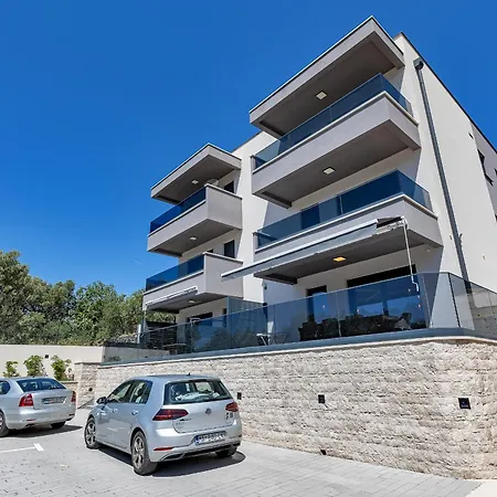 Apartamento Luxury Nikolina With Garage Tučepi