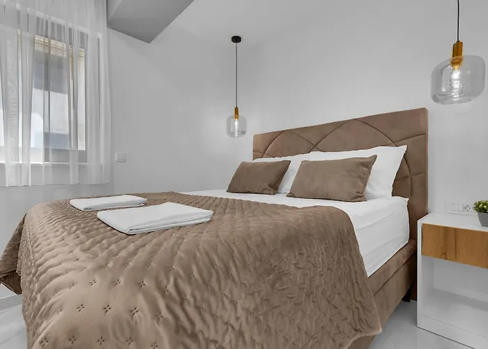 Luxury Nikolina With Garage