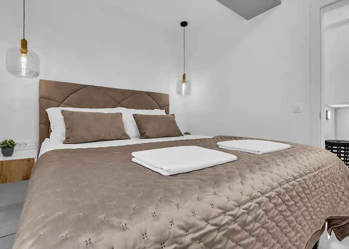 Luxury Nikolina With Garage