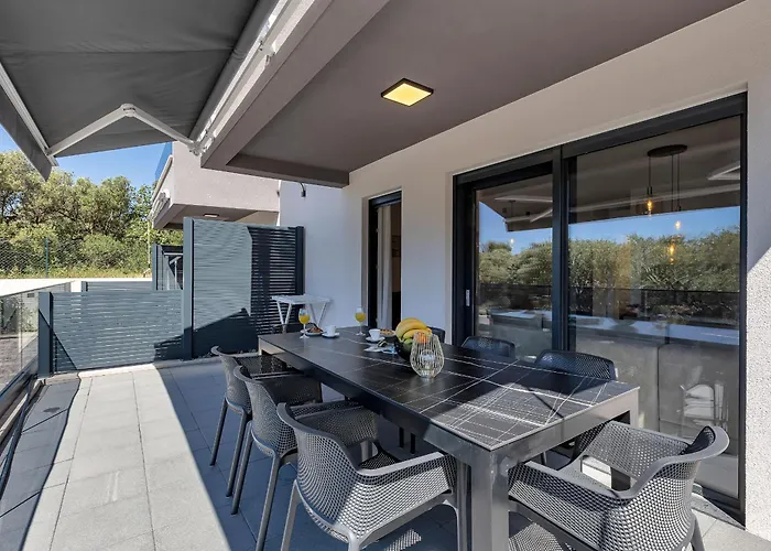 Apartamento Luxury Nikolina With Garage Tučepi