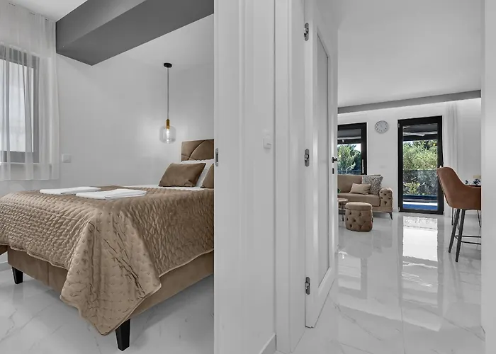 Luxury Nikolina With Garage *